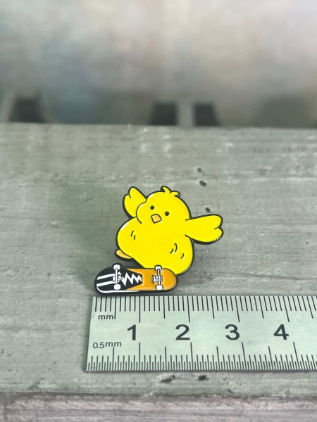 Emaille Pin Küken Skateboard