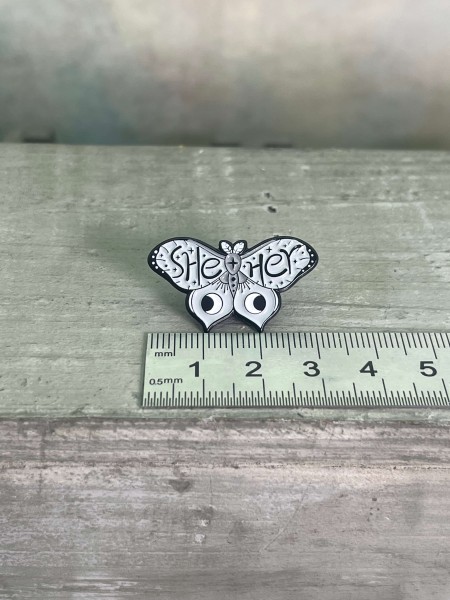 Emaille Pin She Her