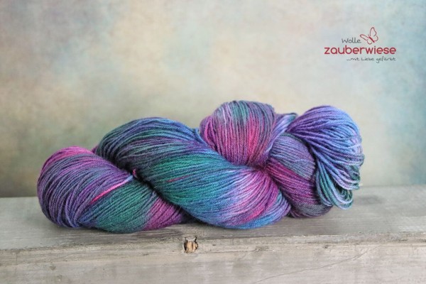 verzaubernd aus Corriedale Wolle